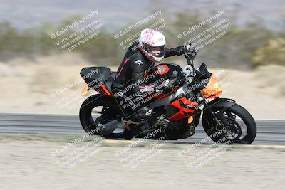 media/Dec-01-2025-Moto Forza (Mon) [[2daa91e15f]]/3-Beginner Group/Session 2 (Turn 7 Inside Pans)/